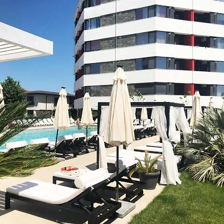 Sunny Pool By Zig Zag Apartment Navodari
